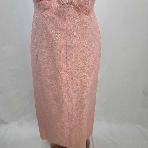 1960s Vintage Dress Pastel Pink Iridescent Jacquard Fabric Floral Design (SZ 6) - Picture 9 of 17